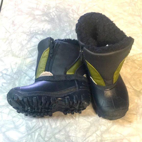 Size 6 Baby Snow Boots - Picture 1 of 6